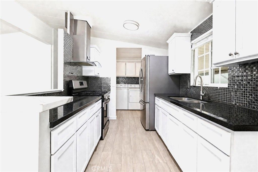 Image 5 of property listing at 80000 Avenue 48 67, Indio, CA 92201