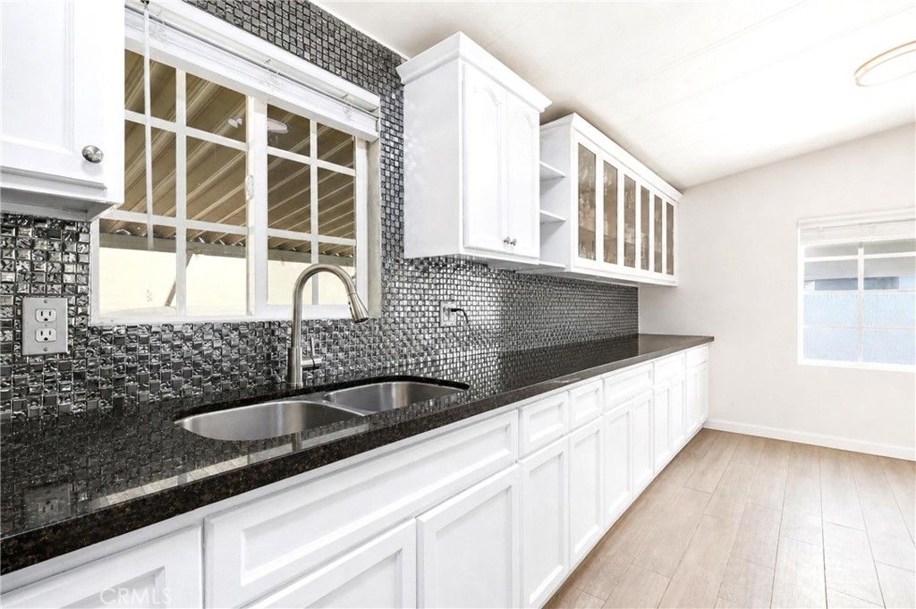 Image 7 of property listing at 80000 Avenue 48 67, Indio, CA 92201