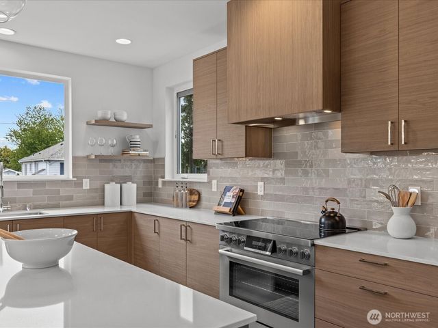 9017 Dibble Avenue NW, Seattle, WA 98117