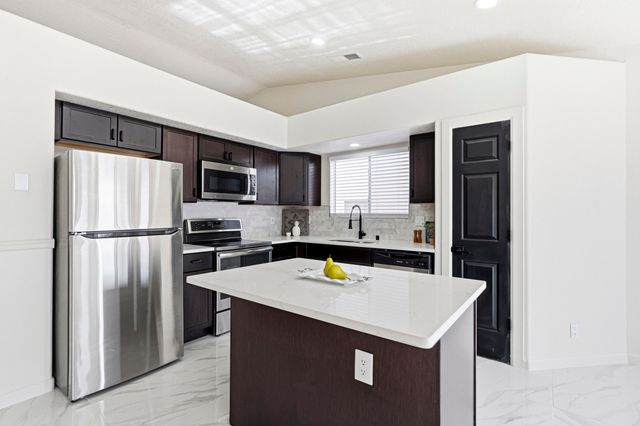 8116 Corte De Aguila NW, Albuquerque, NM 87120