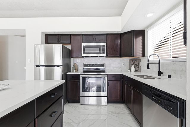 8116 Corte De Aguila NW, Albuquerque, NM 87120