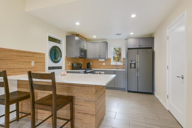 1705 E 14th ST B, Austin, TX 78702