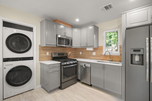 1705 E 14th ST B, Austin, TX 78702