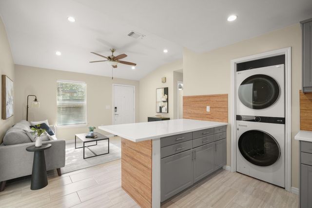 1705 E 14th ST B, Austin, TX 78702