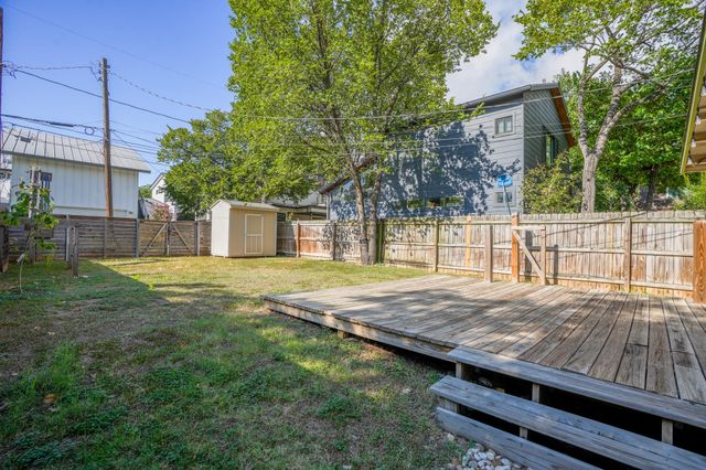 1705 E 14th ST B, Austin, TX 78702