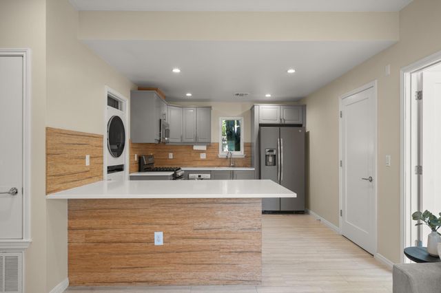 1705 E 14th ST B, Austin, TX 78702