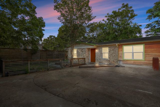 1705 E 14th ST B, Austin, TX 78702