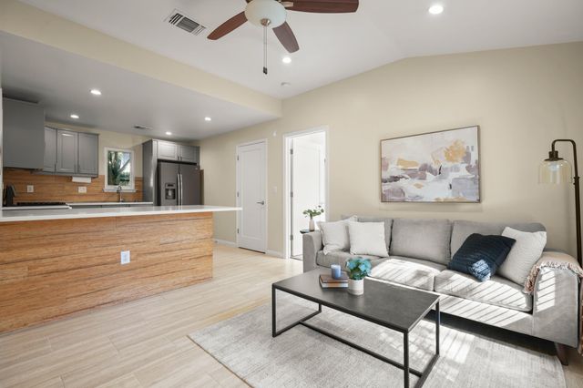 1705 E 14th ST B, Austin, TX 78702