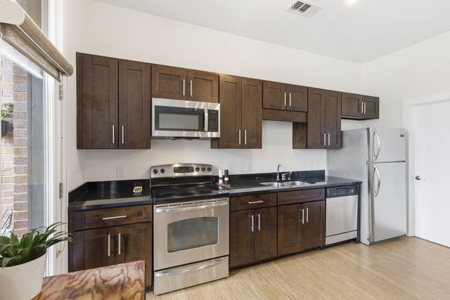 1706 18th Ave S Ste 205, Nashville, TN 37212