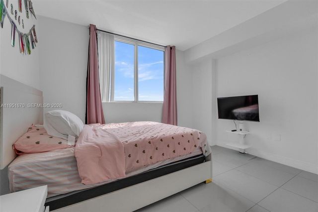 1861 NW S River Dr 1207, Miami, FL 33125