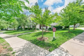 147 Falcon Ridge Way, Hamburg Boro, NJ 07419