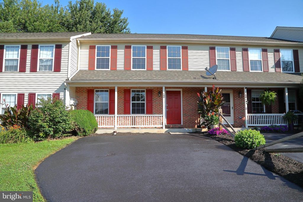 142 CHELMSFORD DR, Marietta, PA 17547