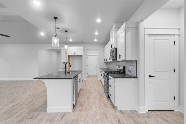 108 N Panther Avenue, Farmington, AR 72730