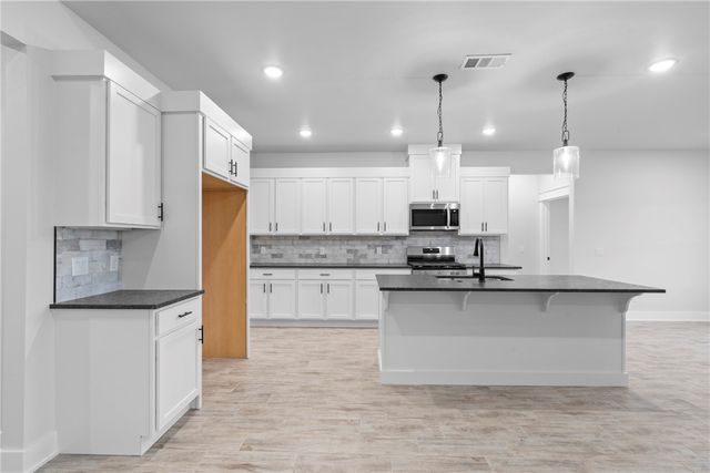 108 N Panther Avenue, Farmington, AR 72730