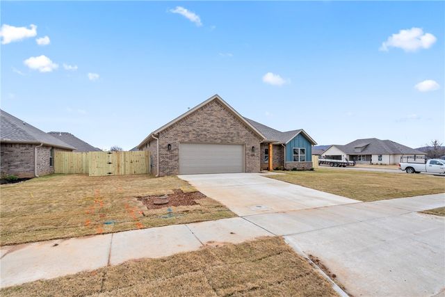 108 N Panther Avenue, Farmington, AR 72730
