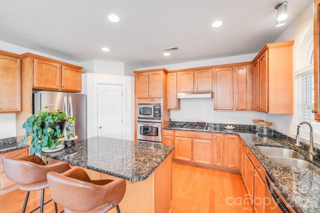 6227 Castlecove Road, Charlotte, NC 28278