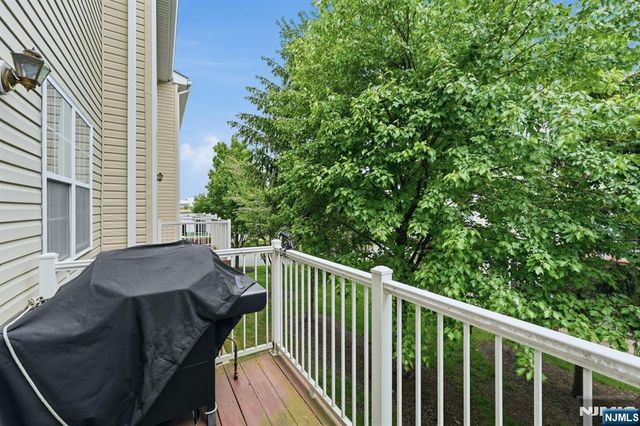 95 Osprey Court, Secaucus, NJ 07094