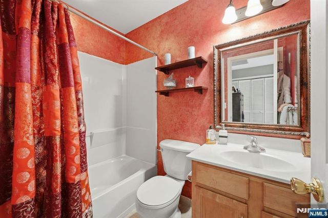 95 Osprey Court, Secaucus, NJ 07094