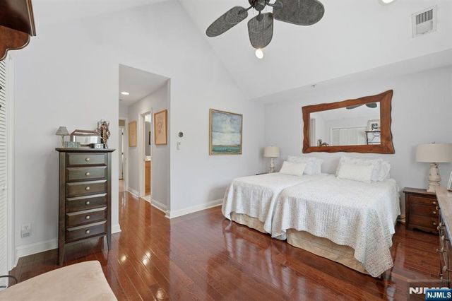 95 Osprey Court, Secaucus, NJ 07094