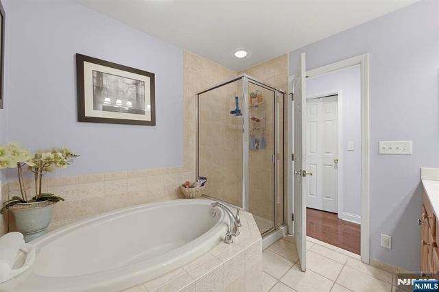 95 Osprey Court, Secaucus, NJ 07094