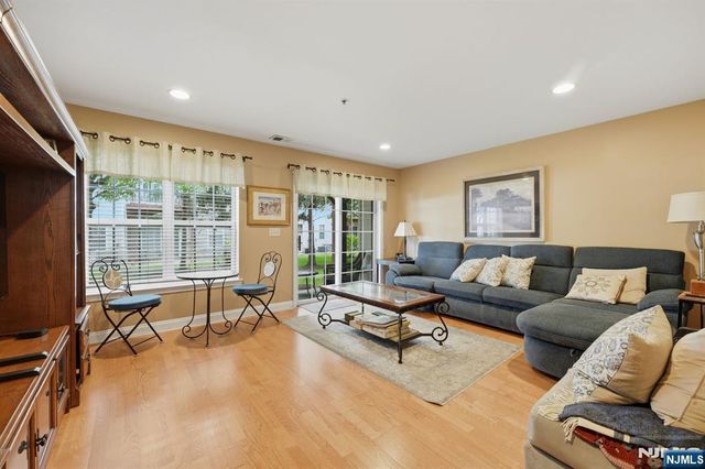 95 Osprey Court, Secaucus, NJ 07094