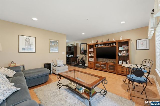 95 Osprey Court, Secaucus, NJ 07094