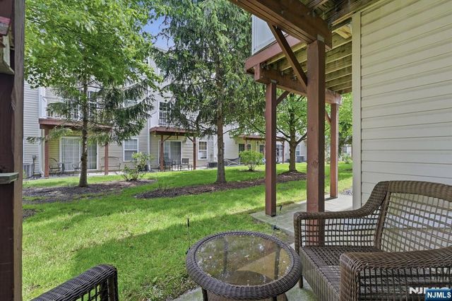 95 Osprey Court, Secaucus, NJ 07094