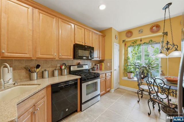 95 Osprey Court, Secaucus, NJ 07094