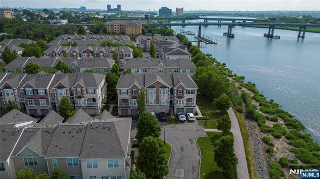 95 Osprey Court, Secaucus, NJ 07094