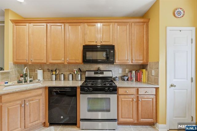 95 Osprey Court, Secaucus, NJ 07094