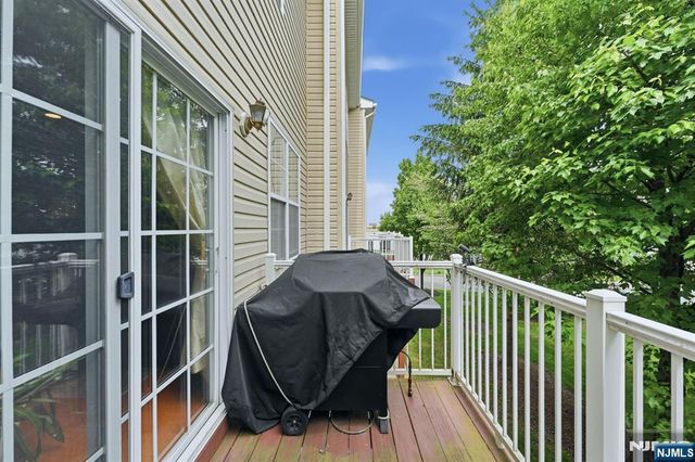 95 Osprey Court, Secaucus, NJ 07094