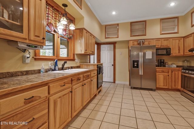 876 Crab Mountain Rd, Jamestown, TN 38556