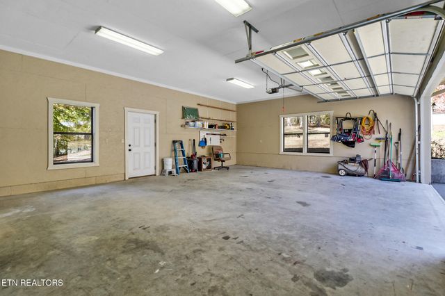 876 Crab Mountain Rd, Jamestown, TN 38556