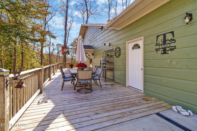 876 Crab Mountain Rd, Jamestown, TN 38556