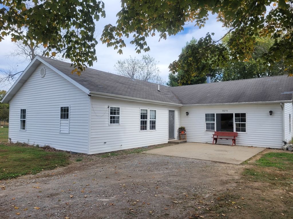 Image 1 of property listing at 10270 N Reynolds Lane, Mt Vernon, IL 62864