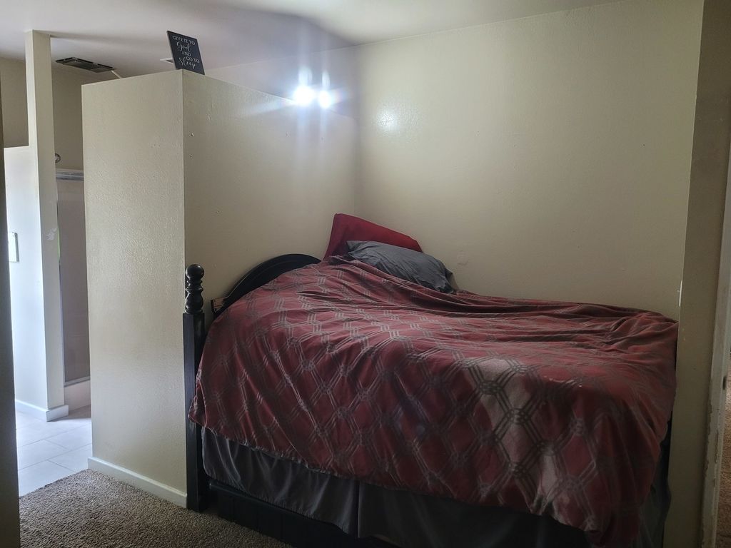 Image 11 of property listing at 10270 N Reynolds Lane, Mt Vernon, IL 62864