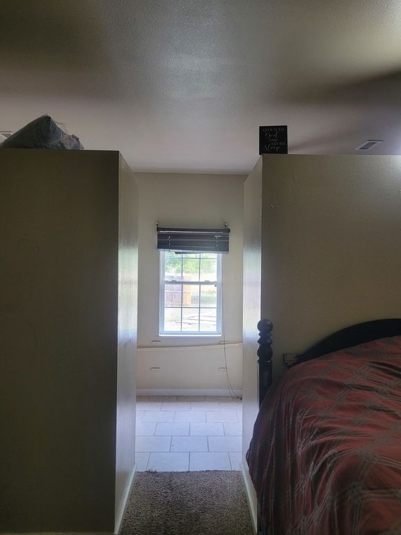 Image 12 of property listing at 10270 N Reynolds Lane, Mt Vernon, IL 62864