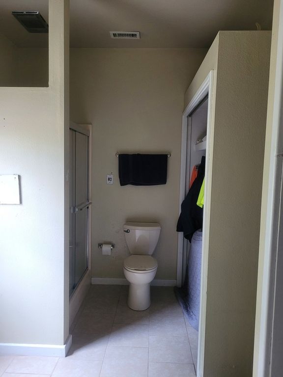 Image 14 of property listing at 10270 N Reynolds Lane, Mt Vernon, IL 62864