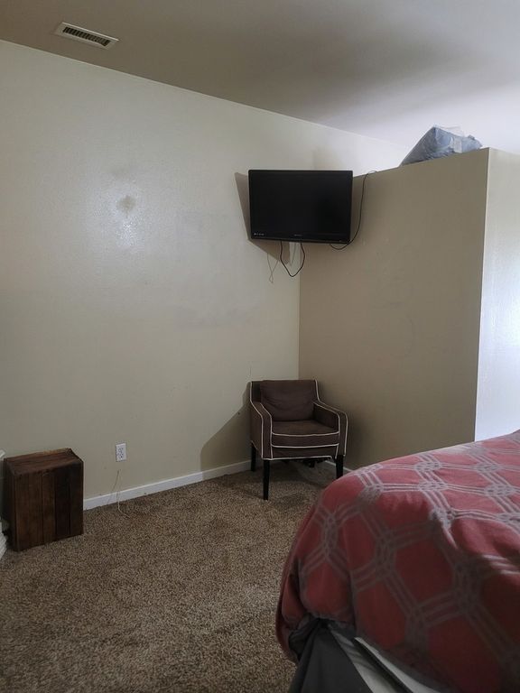 Image 15 of property listing at 10270 N Reynolds Lane, Mt Vernon, IL 62864