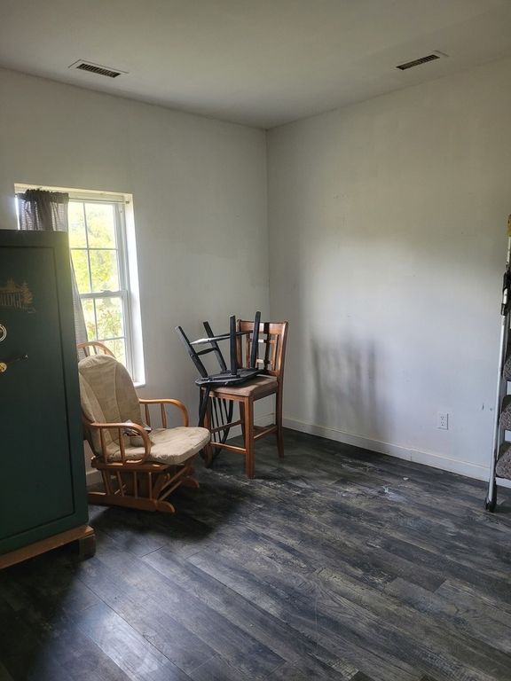 Image 17 of property listing at 10270 N Reynolds Lane, Mt Vernon, IL 62864