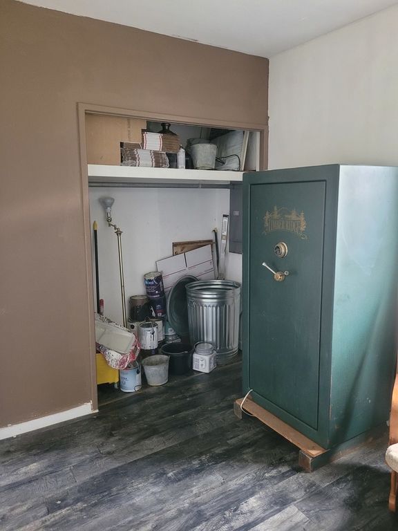 Image 18 of property listing at 10270 N Reynolds Lane, Mt Vernon, IL 62864