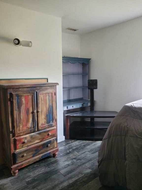 Image 20 of property listing at 10270 N Reynolds Lane, Mt Vernon, IL 62864