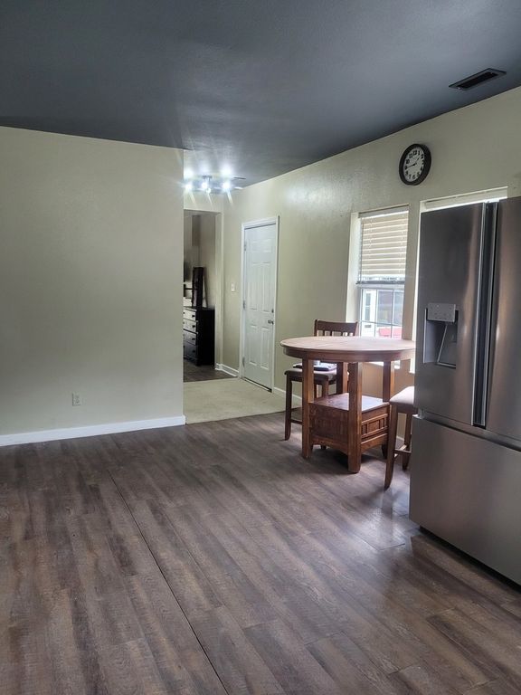 Image 9 of property listing at 10270 N Reynolds Lane, Mt Vernon, IL 62864