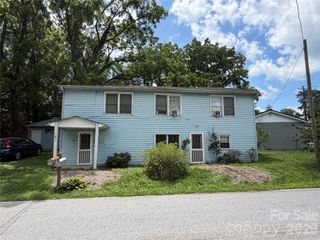 401 N Lakeside Drive, Hendersonville, NC 28739