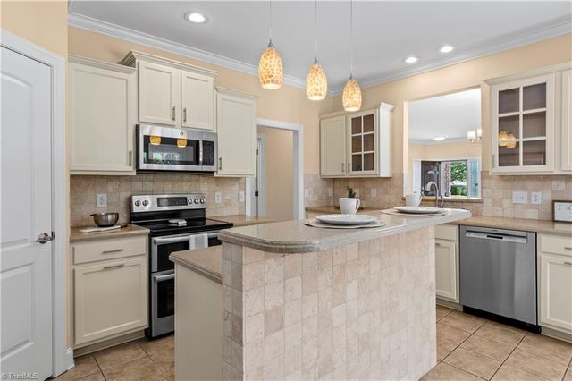5905 Kenville Green Circle, Kernersville, NC 27284
