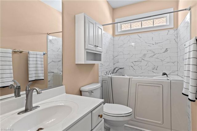 5905 Kenville Green Circle, Kernersville, NC 27284