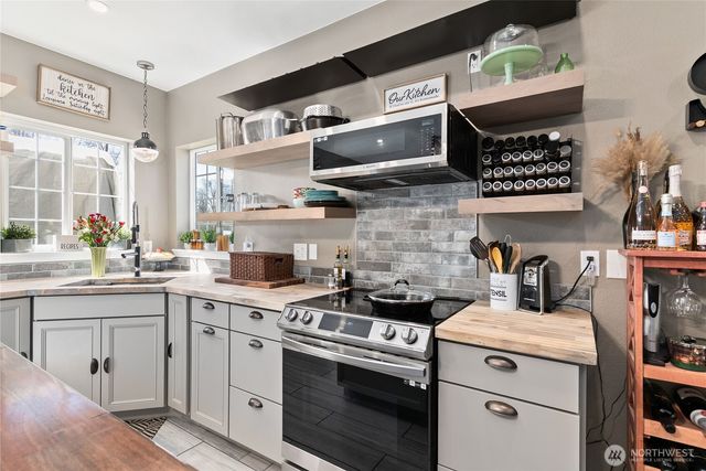 35616 94th Avenue S, Mckenna, WA 98558