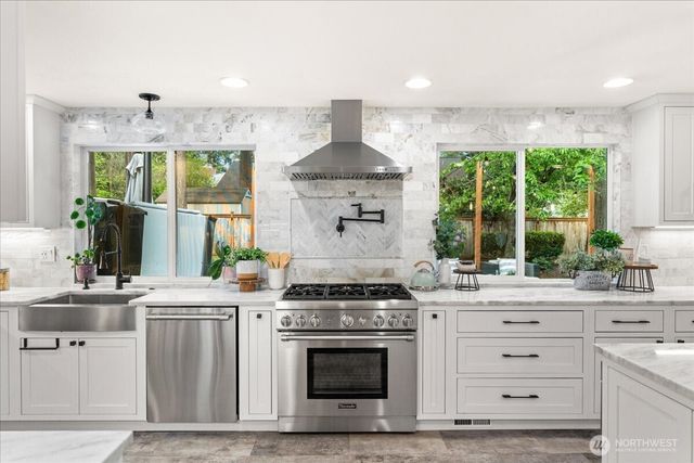 14072 117th Avenue NE, Kirkland, WA 98034