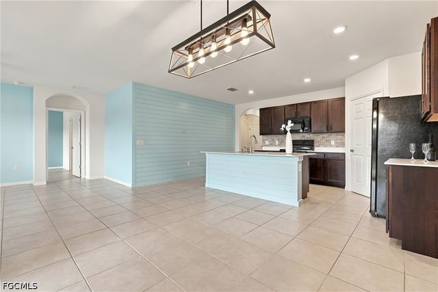 2717 Foralesca CT, Cape Coral, FL 33909