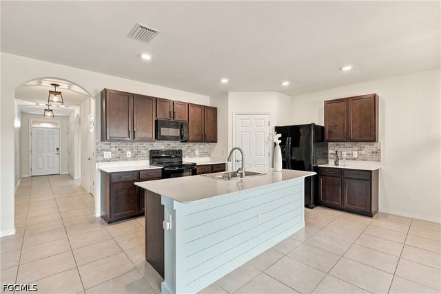 2717 Foralesca CT, Cape Coral, FL 33909